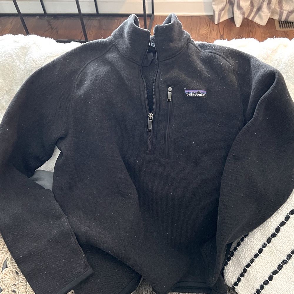 Men’s S black Patagonia Pullover (only worn a few times/ Great condition!!)